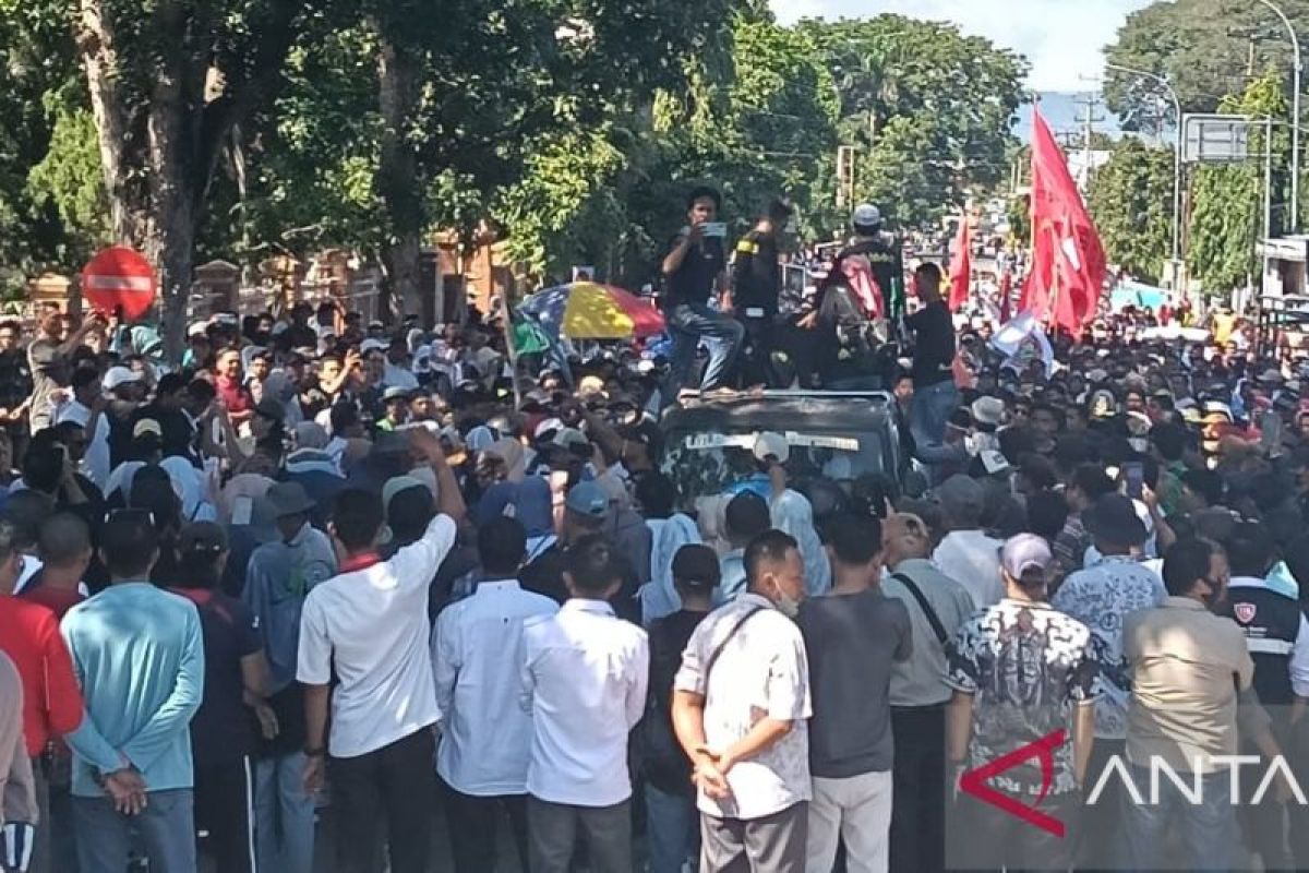 Ribuan warga di Dompu turun ke jalan nyatakan perang lawan narkoba