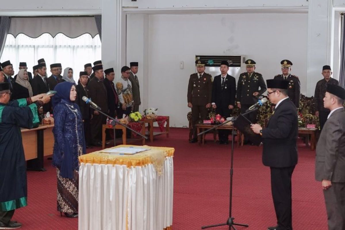 DPRD HSS rapat paripurna pengucapan sumpah janji anggota PAW