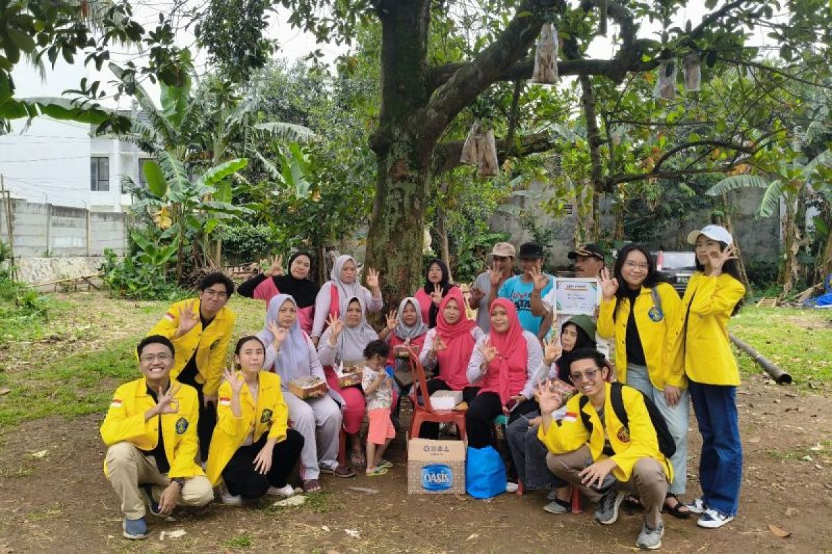 Mahasiswa UI adakan aksi peduli lingkungan di Depok