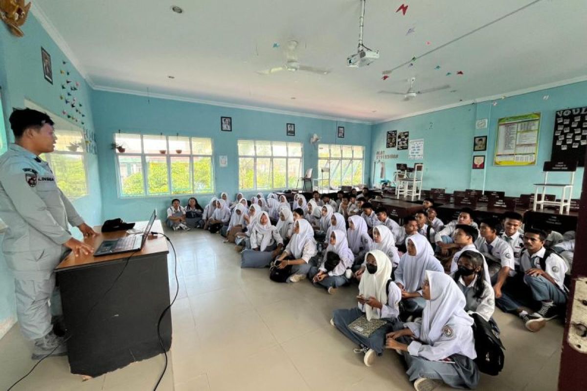 Bakamla edukasi pelajar SMAN 14 Batam tentang keamanan laut