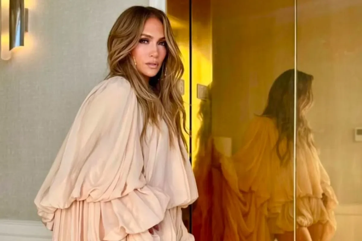 Meski bercerai, Jennifer Lopez simpan cincin berlian dari Ben Affleck