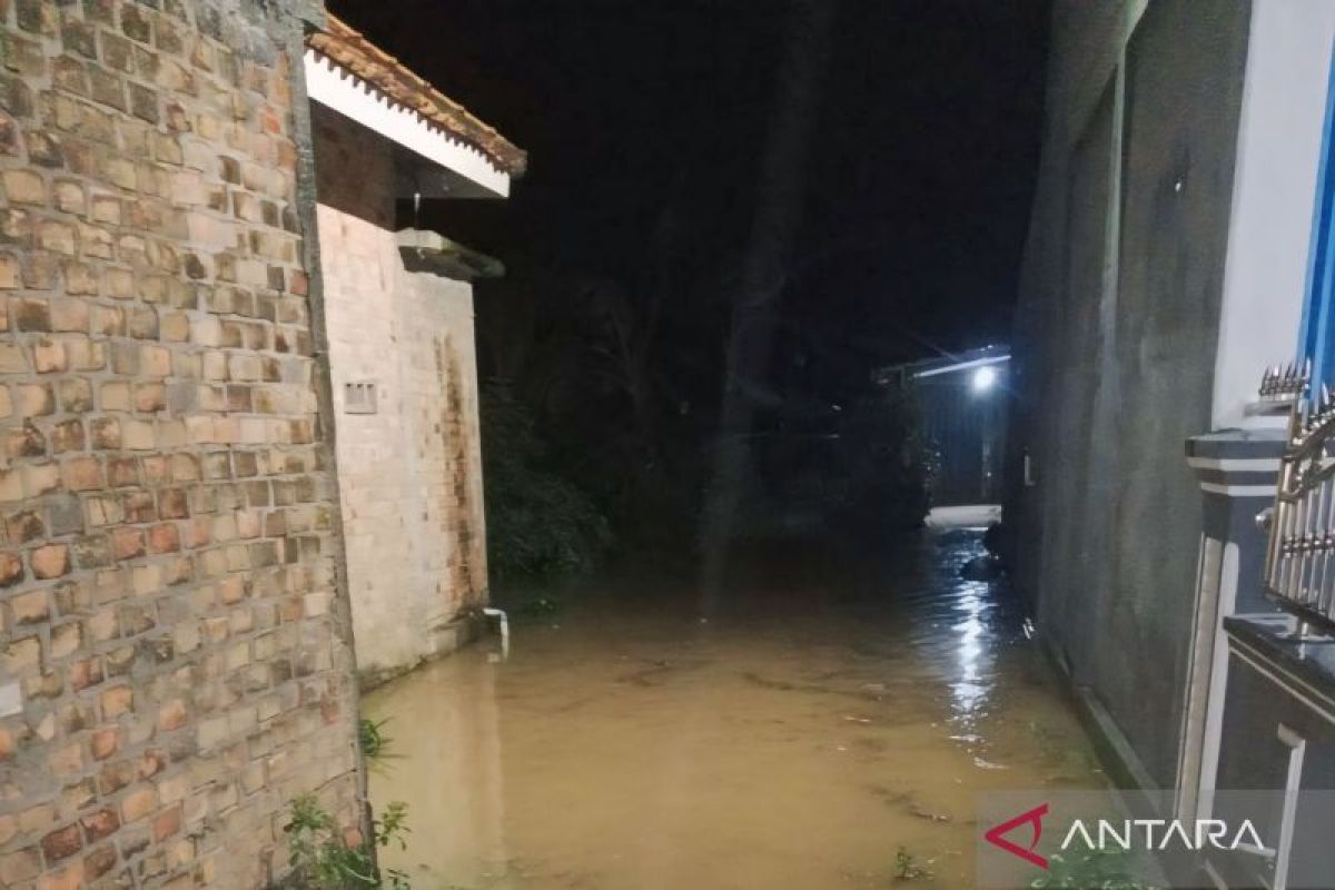 Kapolres OKU imbau warga waspadai banjir dan tanah longsor