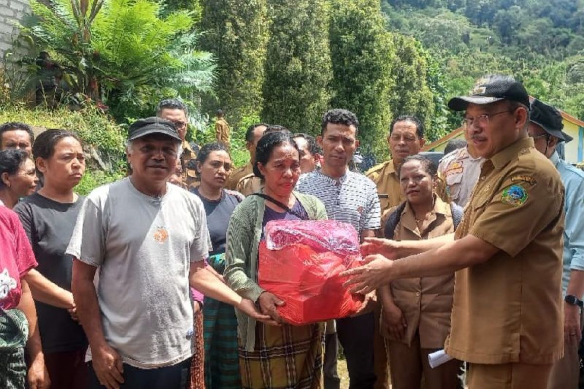 Pemkab Matim salurkan bantuan bagi korban pergerakan tanah