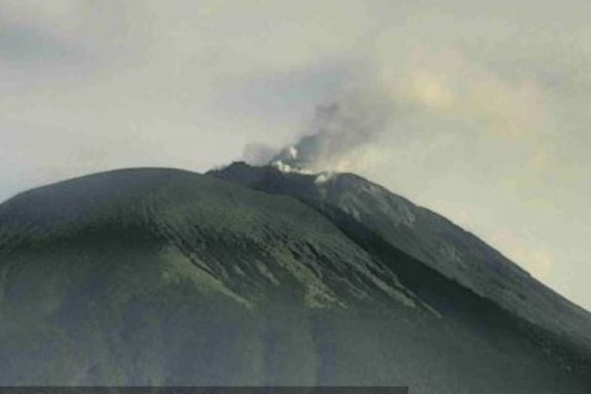 Masyarakat di lereng Ile Lewotolok diimbau waspadai bahaya lahar