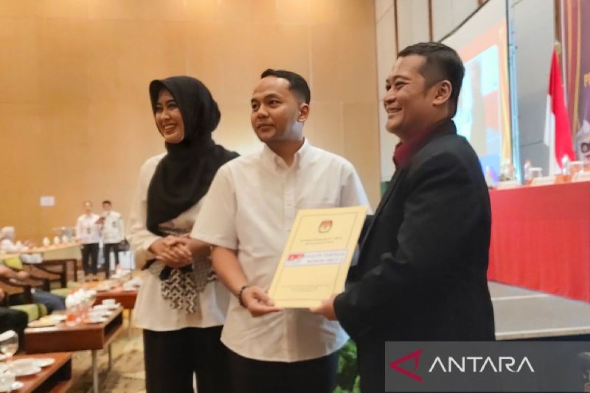 KPU  Surakarta tetapkan Respati-Astrid sebagai pemenang Pilkada 2024