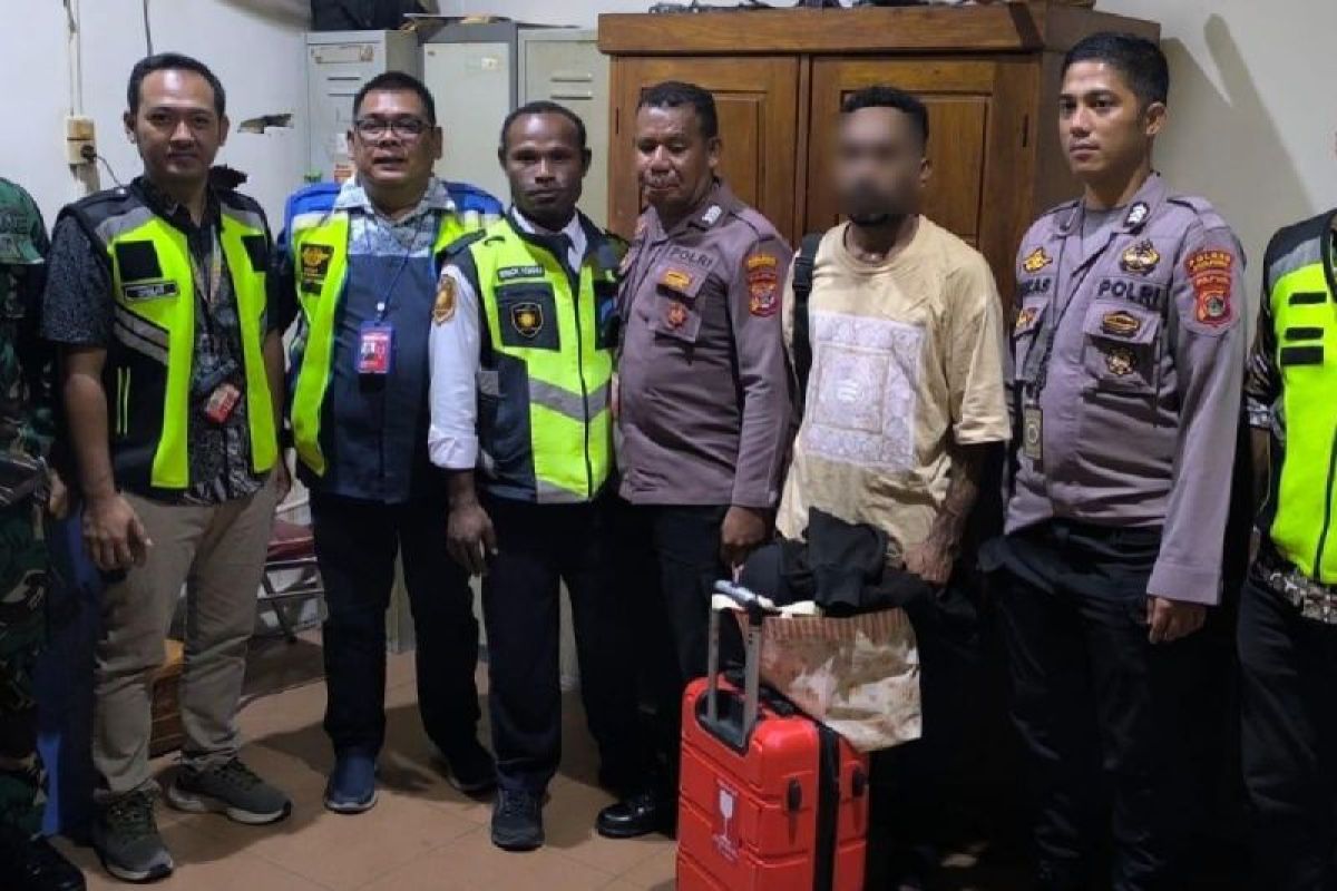 Petugas Bandara Sentani tangkap penumpang tujuan Sorong bawa 35 paket ganja