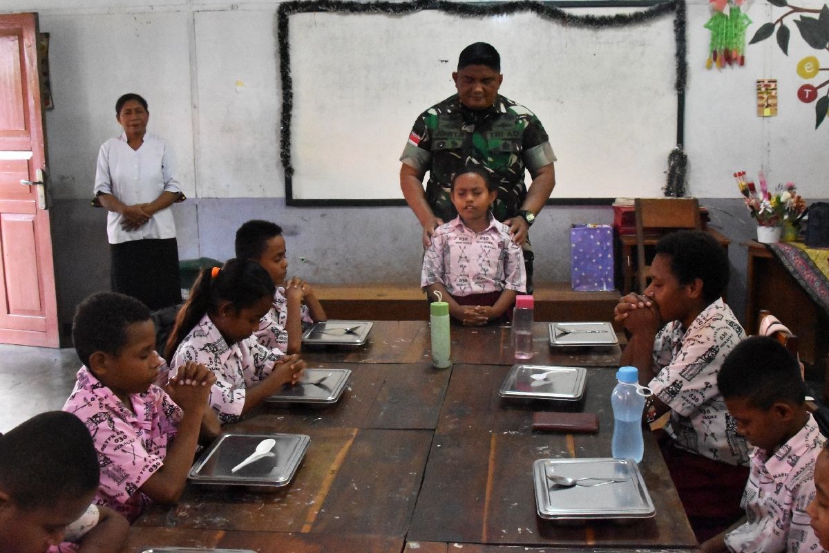 Kodim Merauke dampingi giat makan bergizi gratis untuk 3.168 pelajar