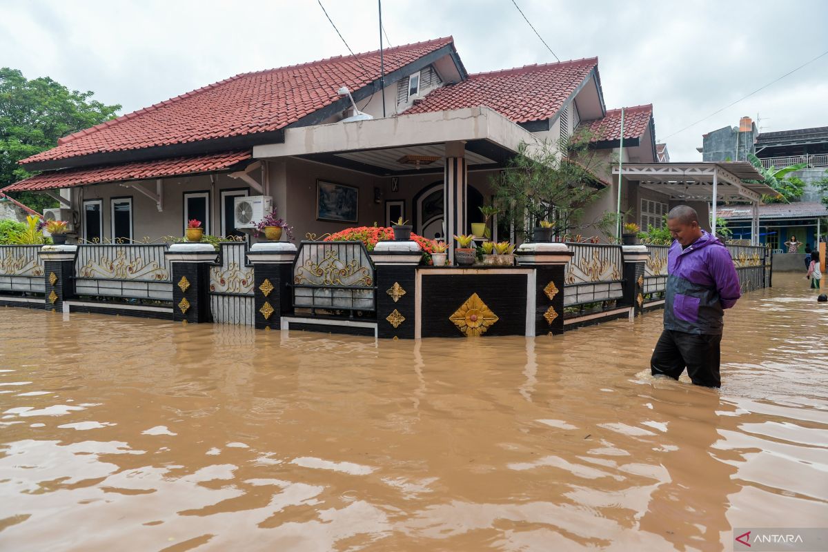 Ribuan rumah warga di Serang terendam banjir, Kramatwatu terparah