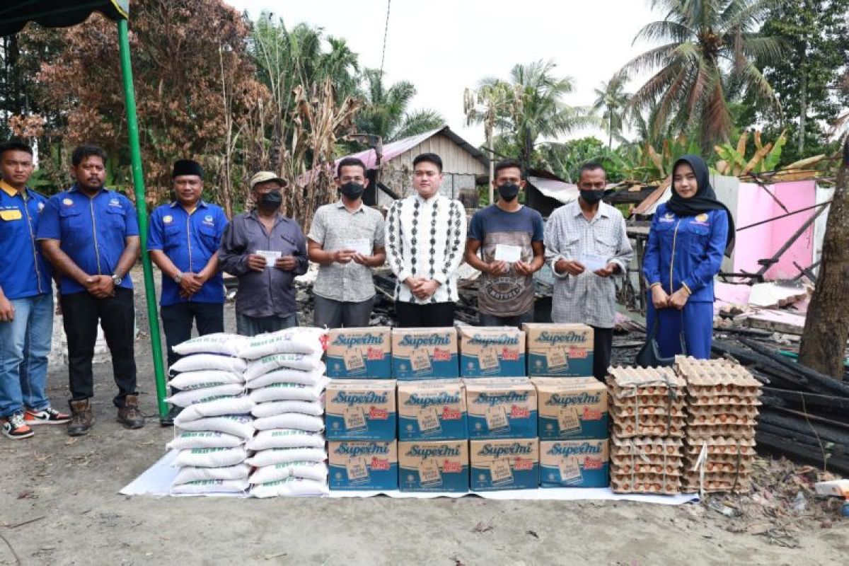 Ricky Anthony bantu bahan pangan korban Kebakaran di Langkat