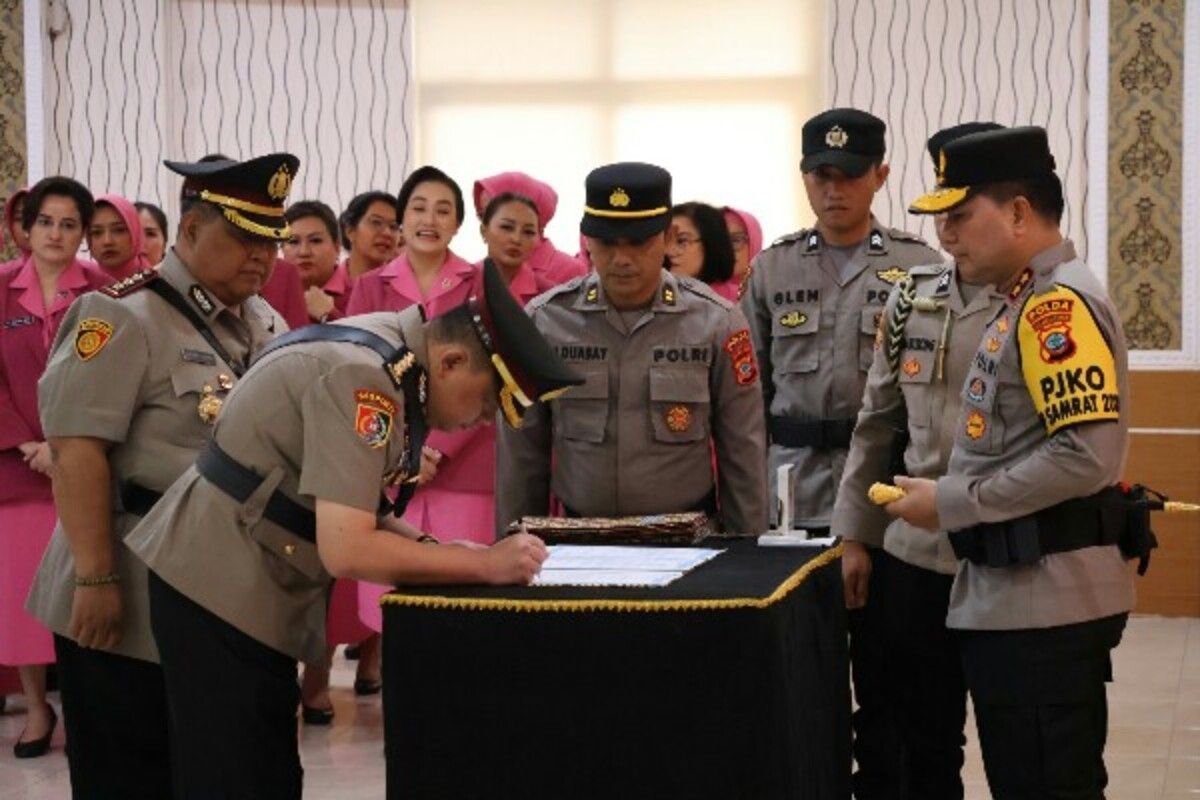 Kapolda Sulut Sertijab sejumlah pejabat utama dan tiga Kapolres