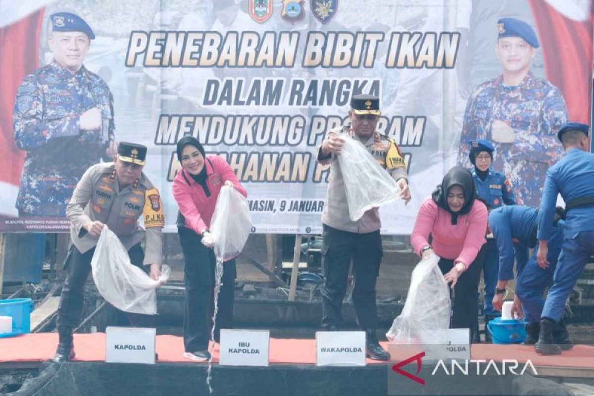 Sambang Nusa Presisi Polda Kalsel bantu 100 anak stunting hingga tebar 25 ribu benih ikan