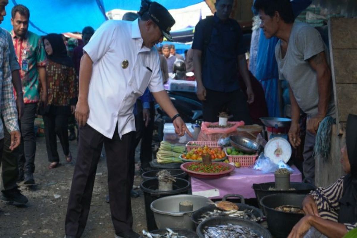 Penjabat Gubernur Sulbar jamin harga bahan pangan stabil