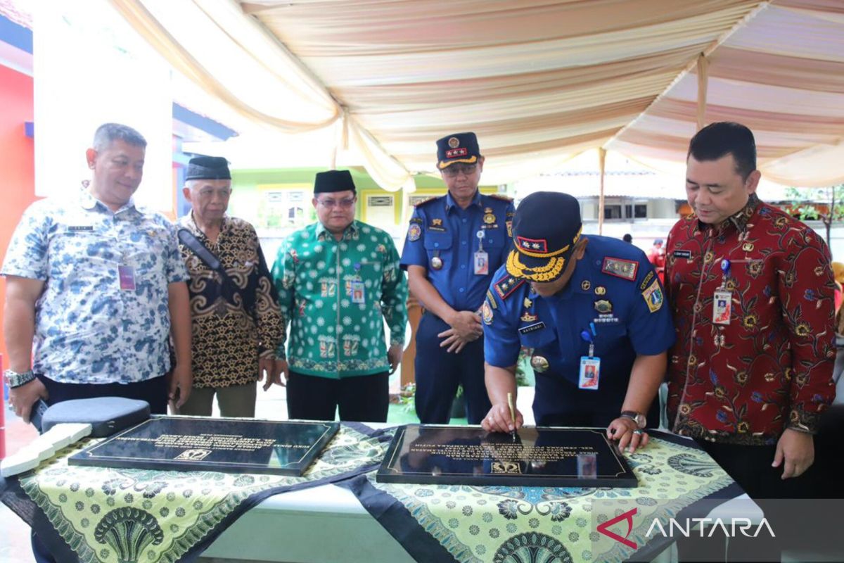 Gulkarmat DKI pasang hidran mandiri di Cempaka Putih Barat Jakpus