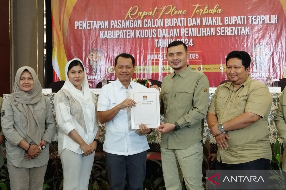 KPU  tetapkan Samani-Bellinda sebagai Bupati dan Wakil Kudus terpilih