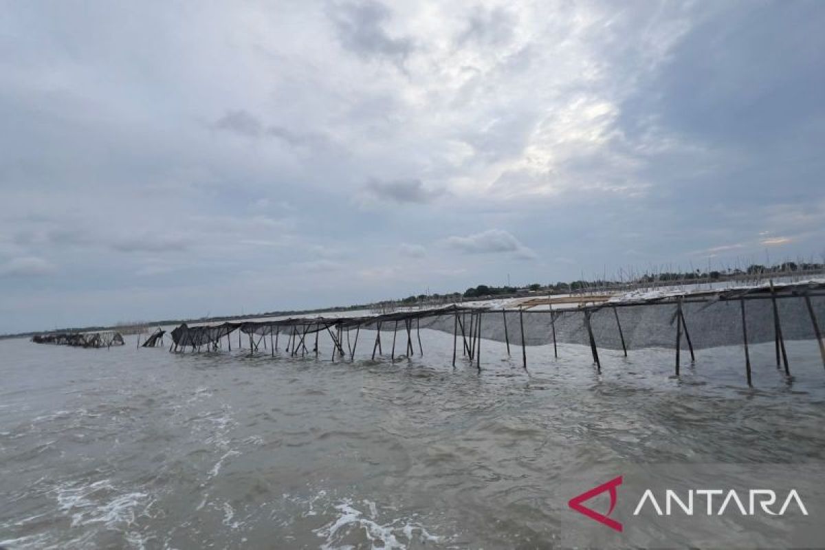 Nelayan sulit cari ikan akibat pagar laut 30 Km di Tangerang