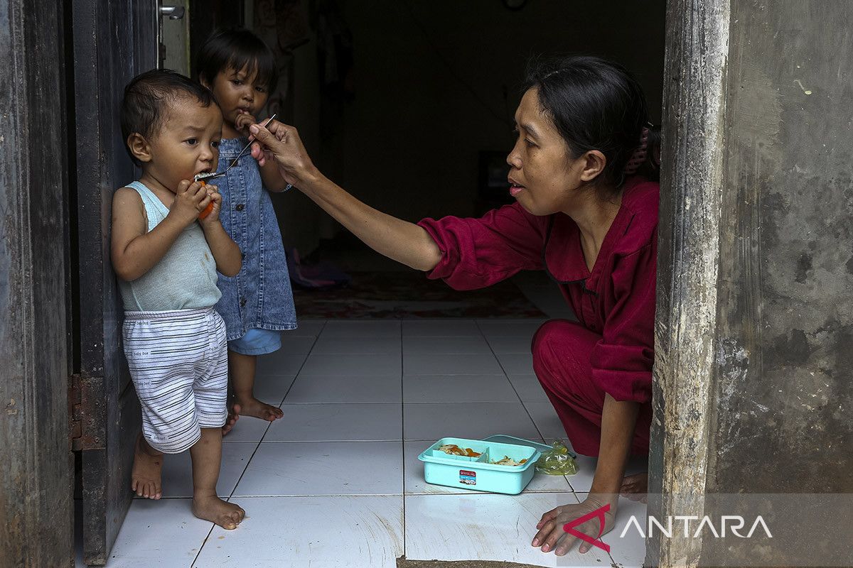 Distribusi makanan bergizi untuk mencegah stunting