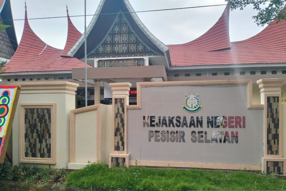 Kejari Pesisir Selatan tunggu berkas perkara OTT lengkap