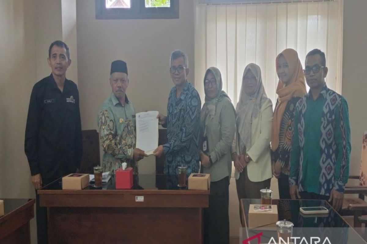 KPU Kulon Progo serahkan surat pelantikan bupati/wakil bupati kepada DPRD