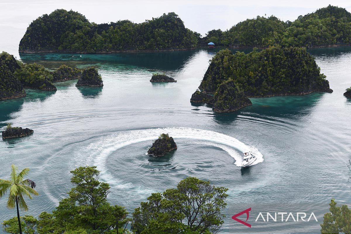 Raja Ampat, Papua Barat dinobatkan jadi destinasi yang wajib dikunjungi tahun 2025