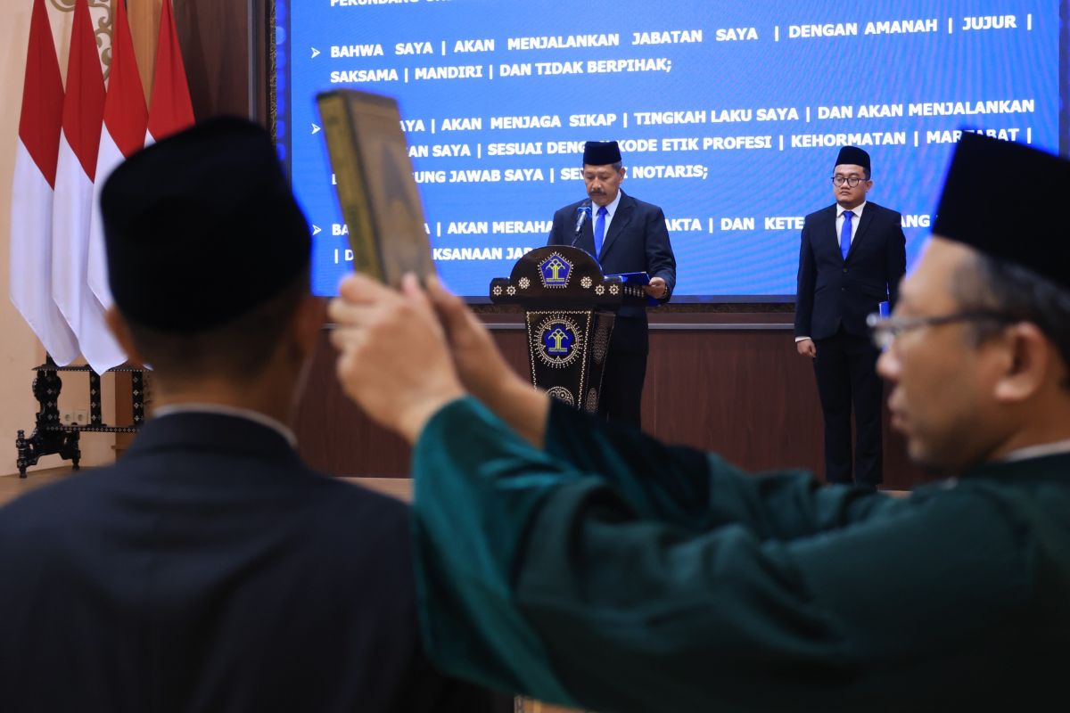 Kakanwil Kemenkum Jatim ingatkan notaris jaga integritas