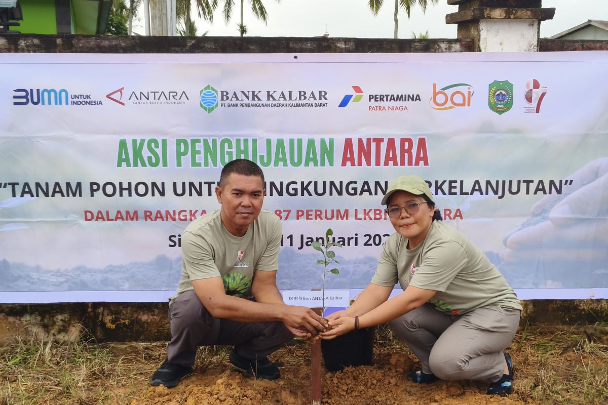 Ini, aksi Penghijauan ANTARA menanam pohon jaga keberlanjutan lingkungan