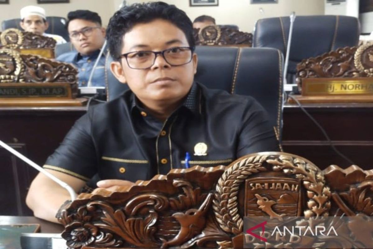 Dewan harapkan pembangunan jembatan gantung tepat waktu