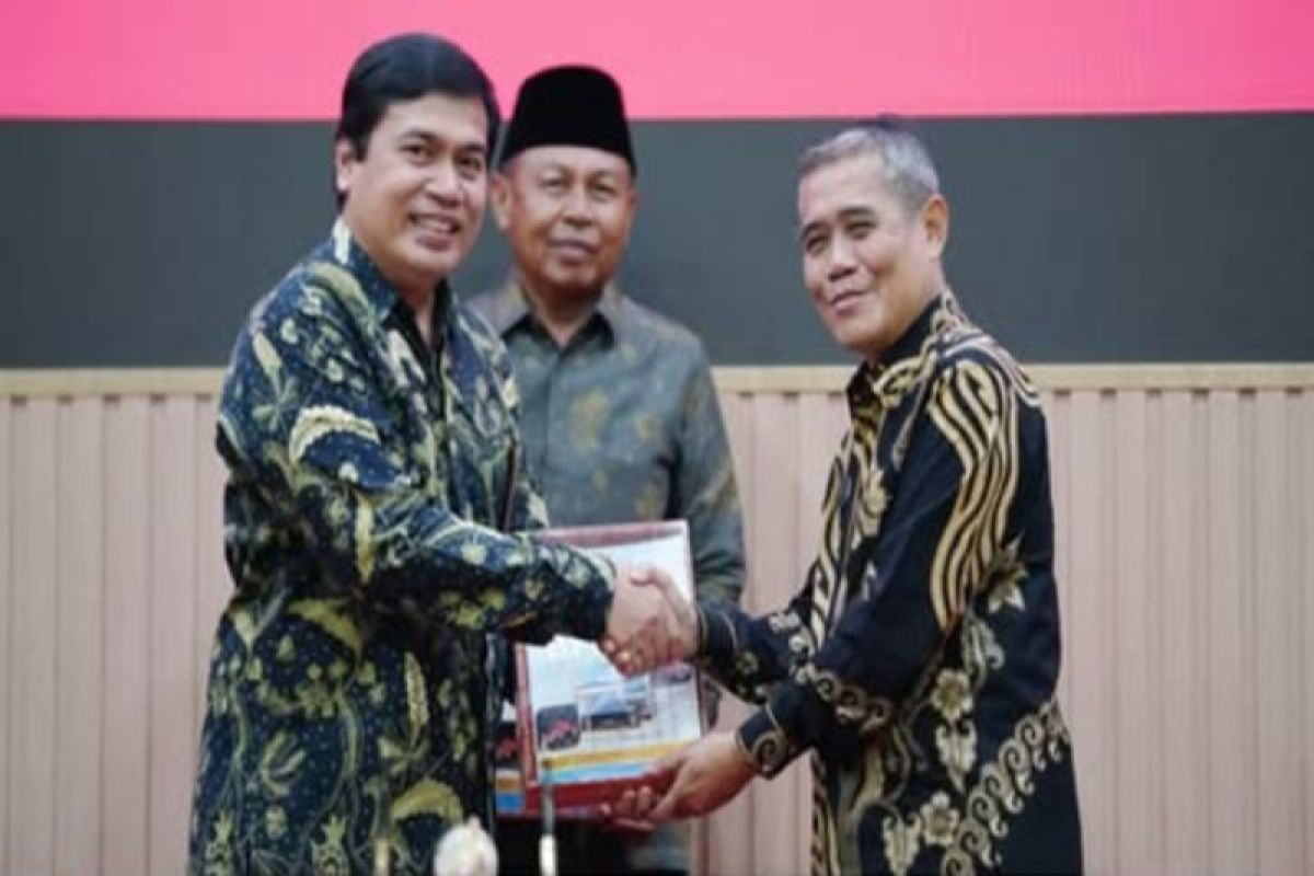 Wabup Ardani serahkan LHPK penyelenggaraan penanggulangan bencana OI