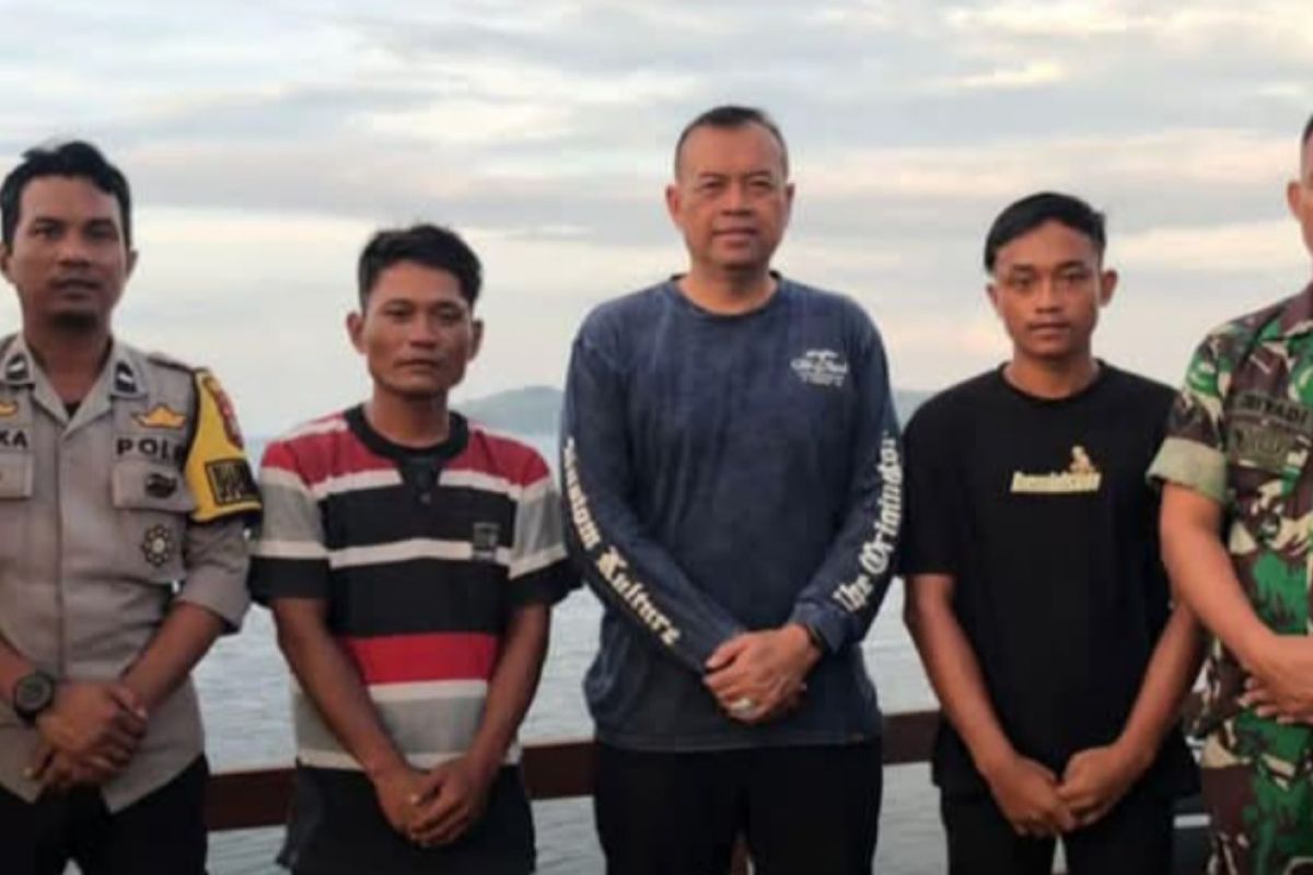 Dua warga Sumedang Jabar hanyut di laut Mamuju berhasil diselamatkan