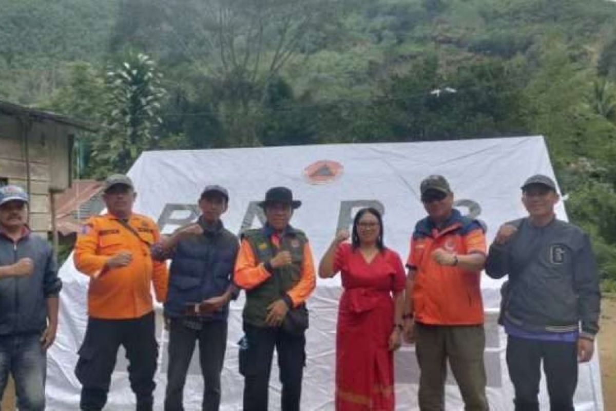 BPBD Pinrang mendirikan tenda darurat untuk  36 KK terdampak longsor