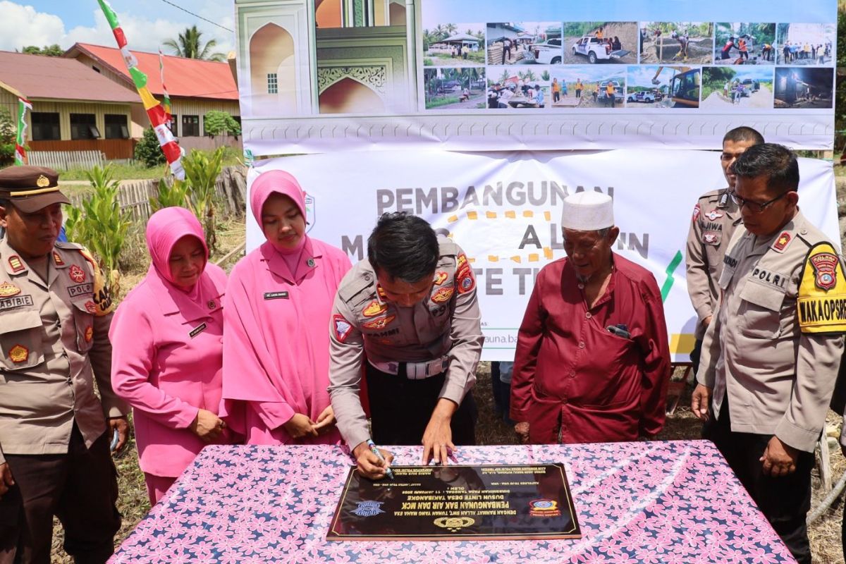 Polres Touna bangun masjid dan sarana MCK di wilayah pedalaman Touna