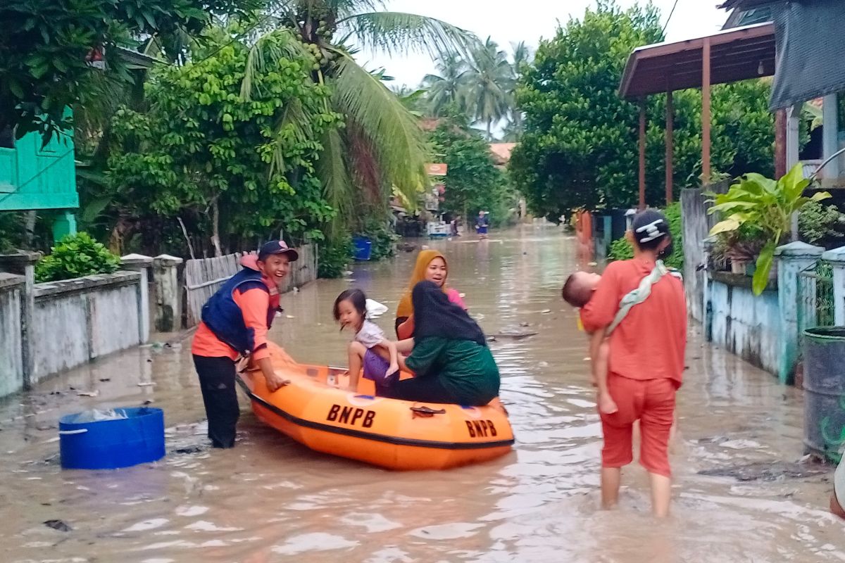 2.112 rumah warga di Muara Enim terdampak banjir dua hari berturut-turut