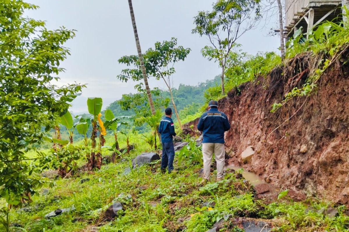 Badan Geologi - Pemkab Matim kaji kondisi tanah di Desa Pangleleng