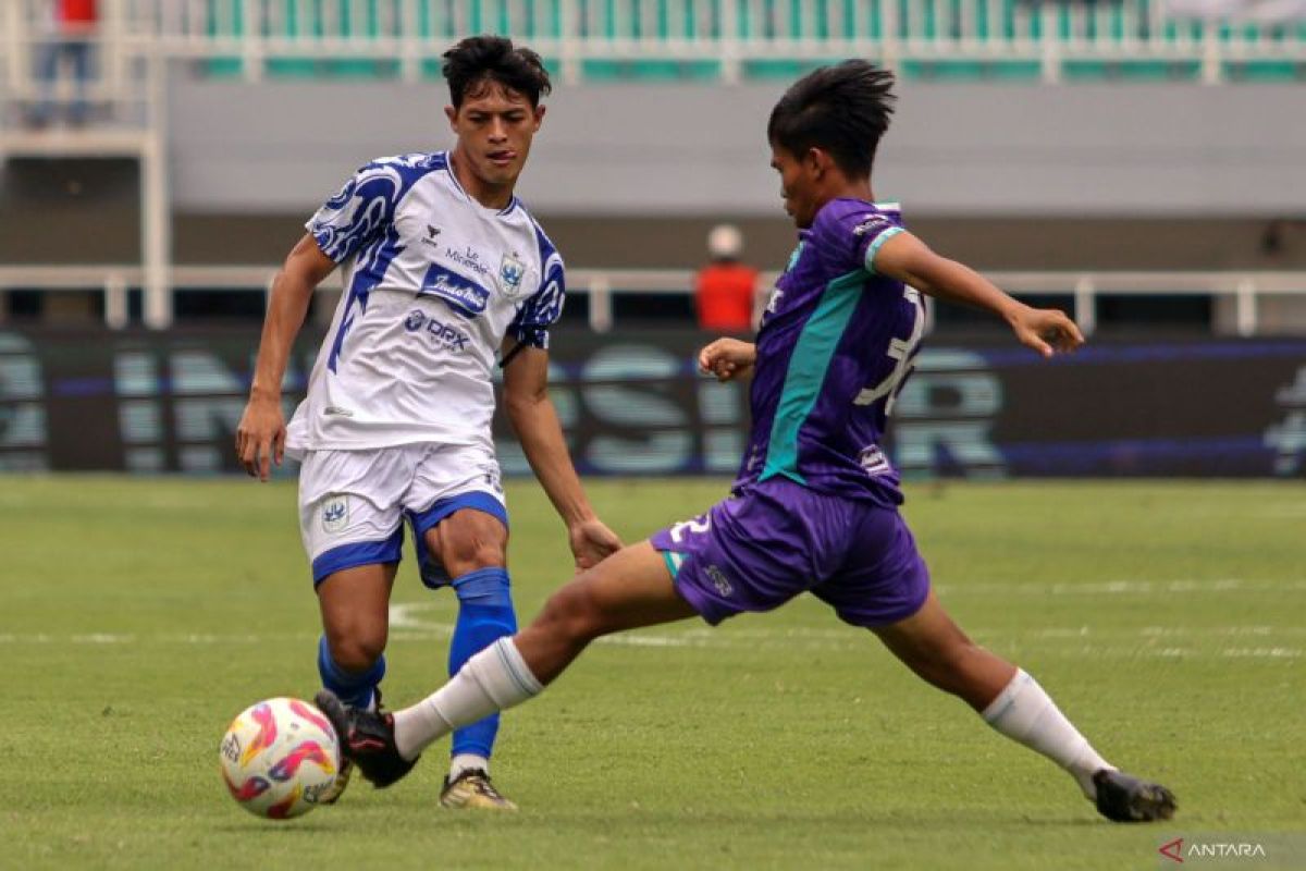 Liga 1 - 10 pemain PSIS kalah 1-2 lawan Persita