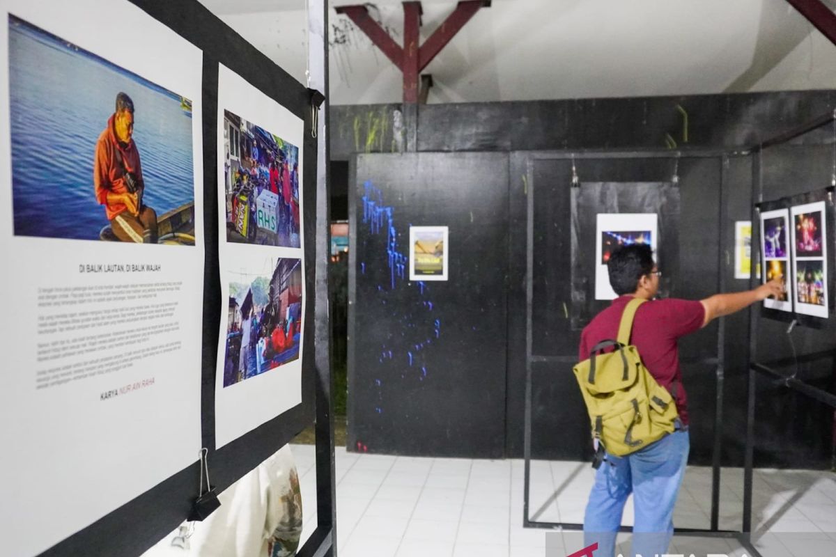 Mahasiswa UHO gambarkan kondisi Kota Kendari lewat pameran foto