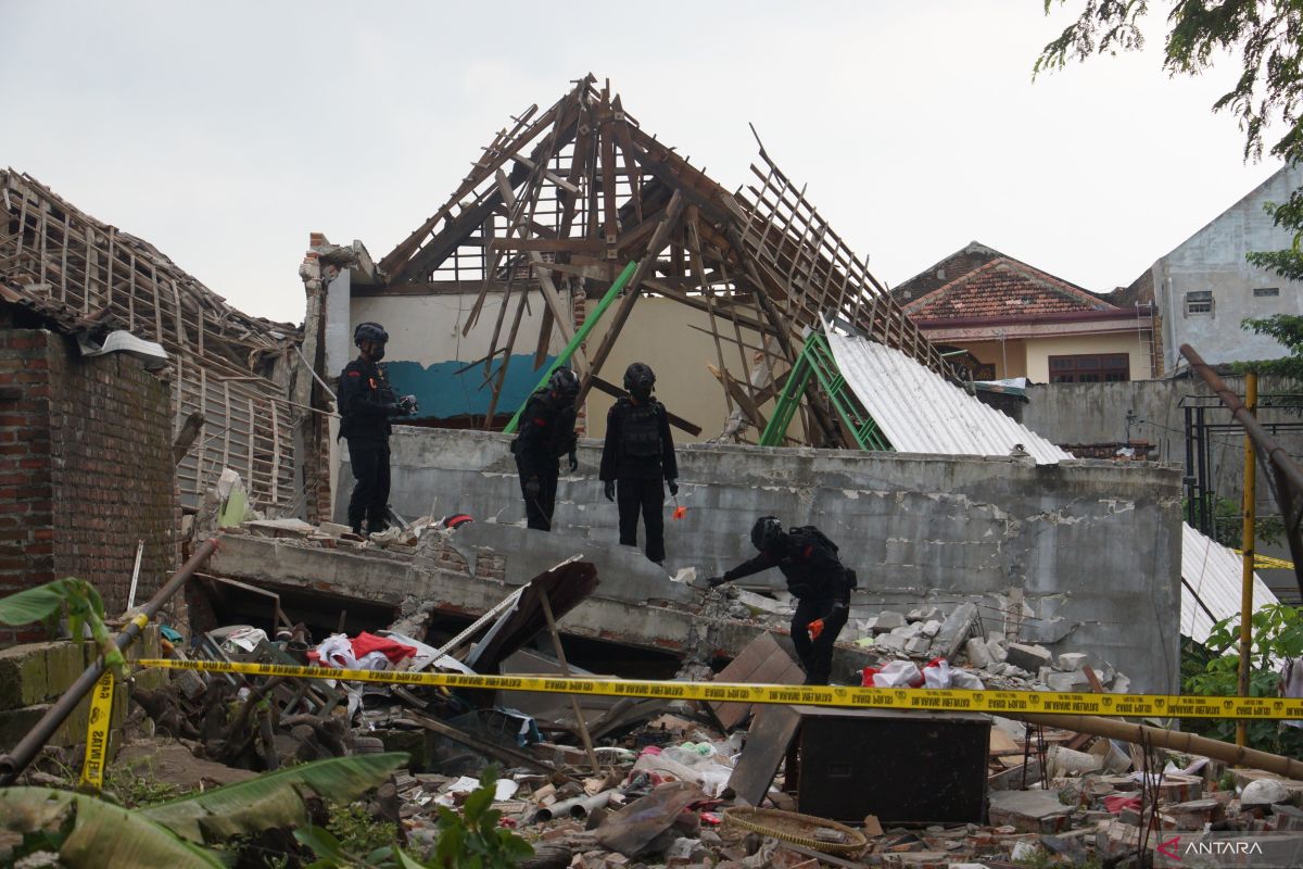 Kemarin, Hasto ke KPK hingga ledakan di Mojokerto