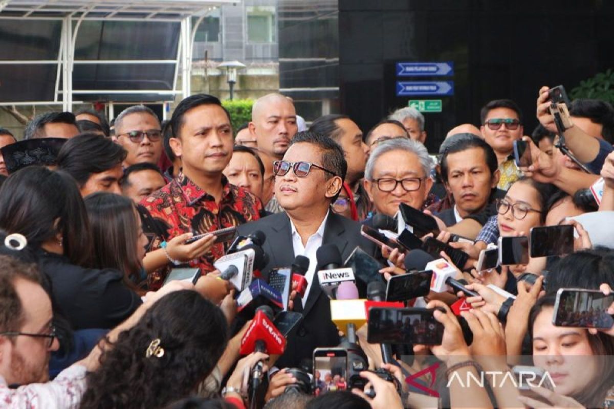 Hasto minta kader dan simpatisan PDIP tetap tenang