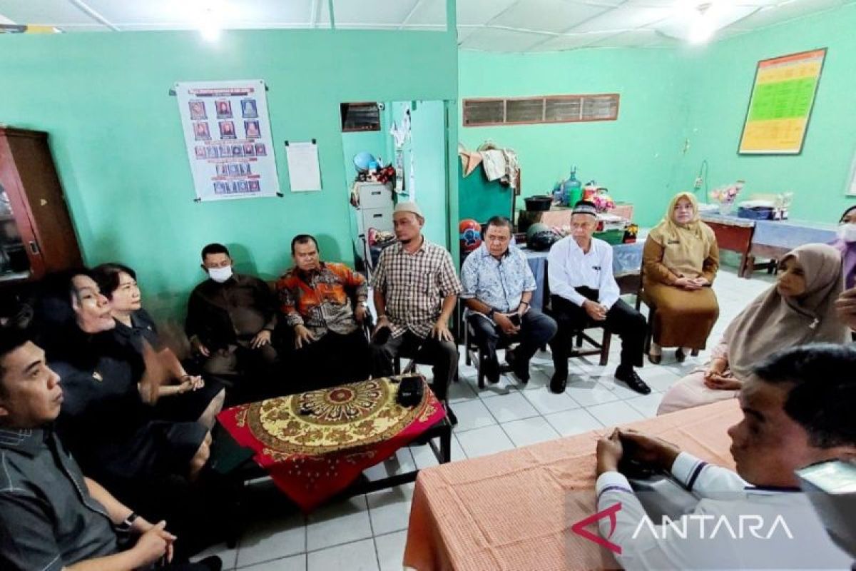 Siswa duduk di lantai, Komisi II DPRD Medan sepakat sanksi oknum guru