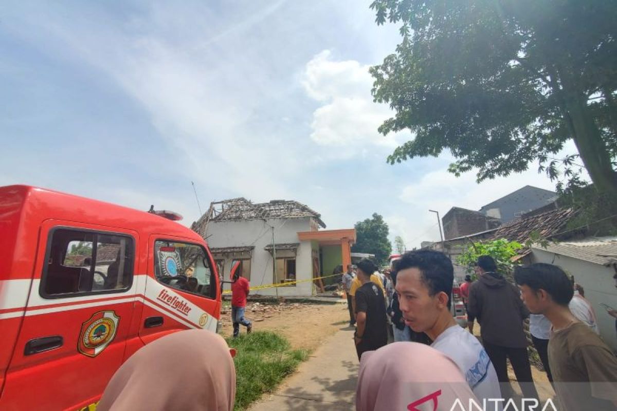 Ledakan di rumah polisi Mojokerto, dua orang tewas