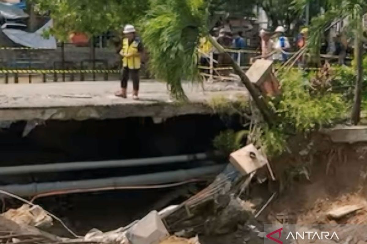 Bupati: Jembatan longsor di OKU Timur jadi prioritas perbaikan