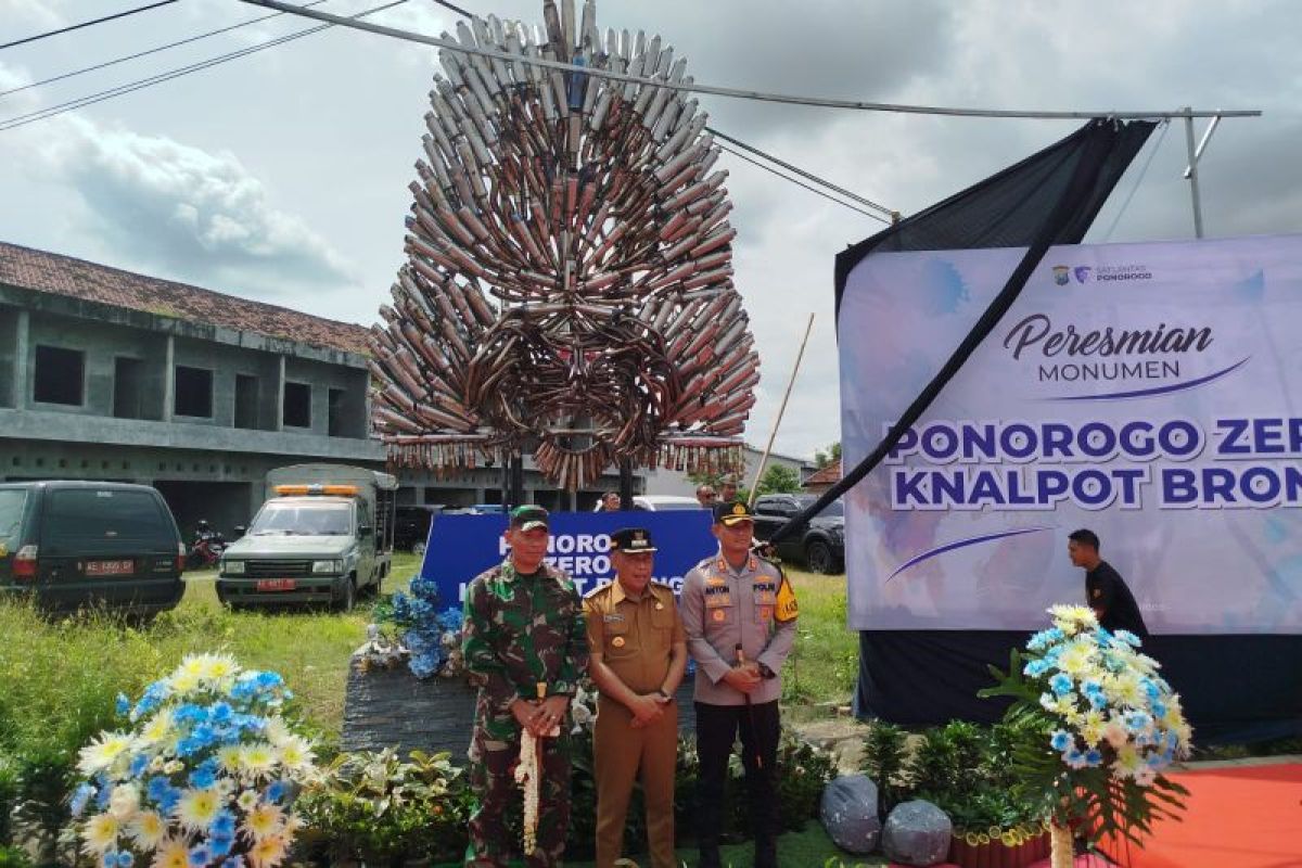 Polres Ponorogo ubah ratusan knalpot brong hasil razia jadi Monumen Reog