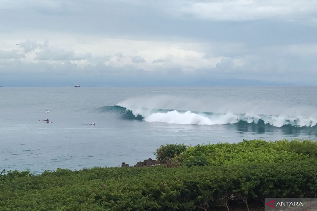 BBMKG Denpasar terbitkan peringatan dini potensi gelombang 2,5-4 meter