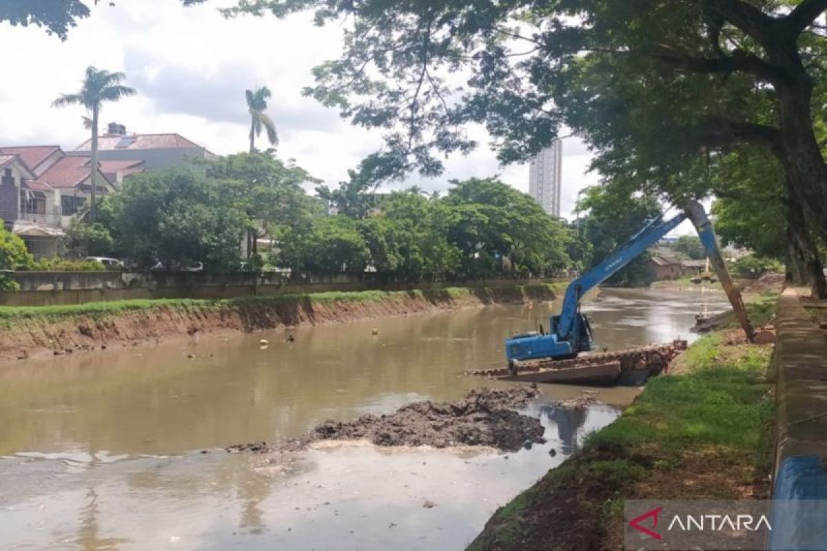 Pemkot Jakbar menggiatkan komunikasi dengan warga antisipasi genangan