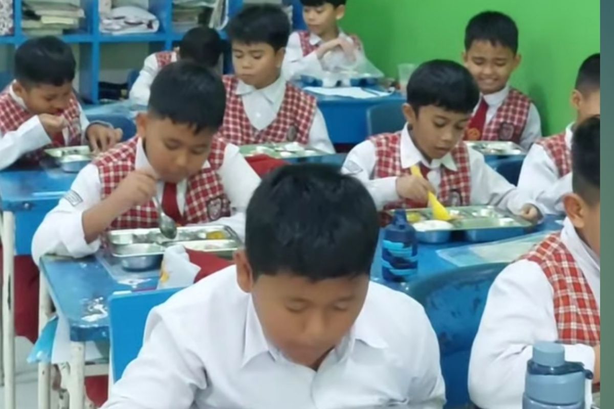 3.010 siswa di Pekanbaru mulai menerima manfaat program MBG
