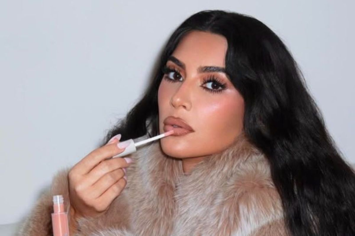 Kim Kardashian dukung petugas damkar naik gaji saat kebakaran Los Angeles