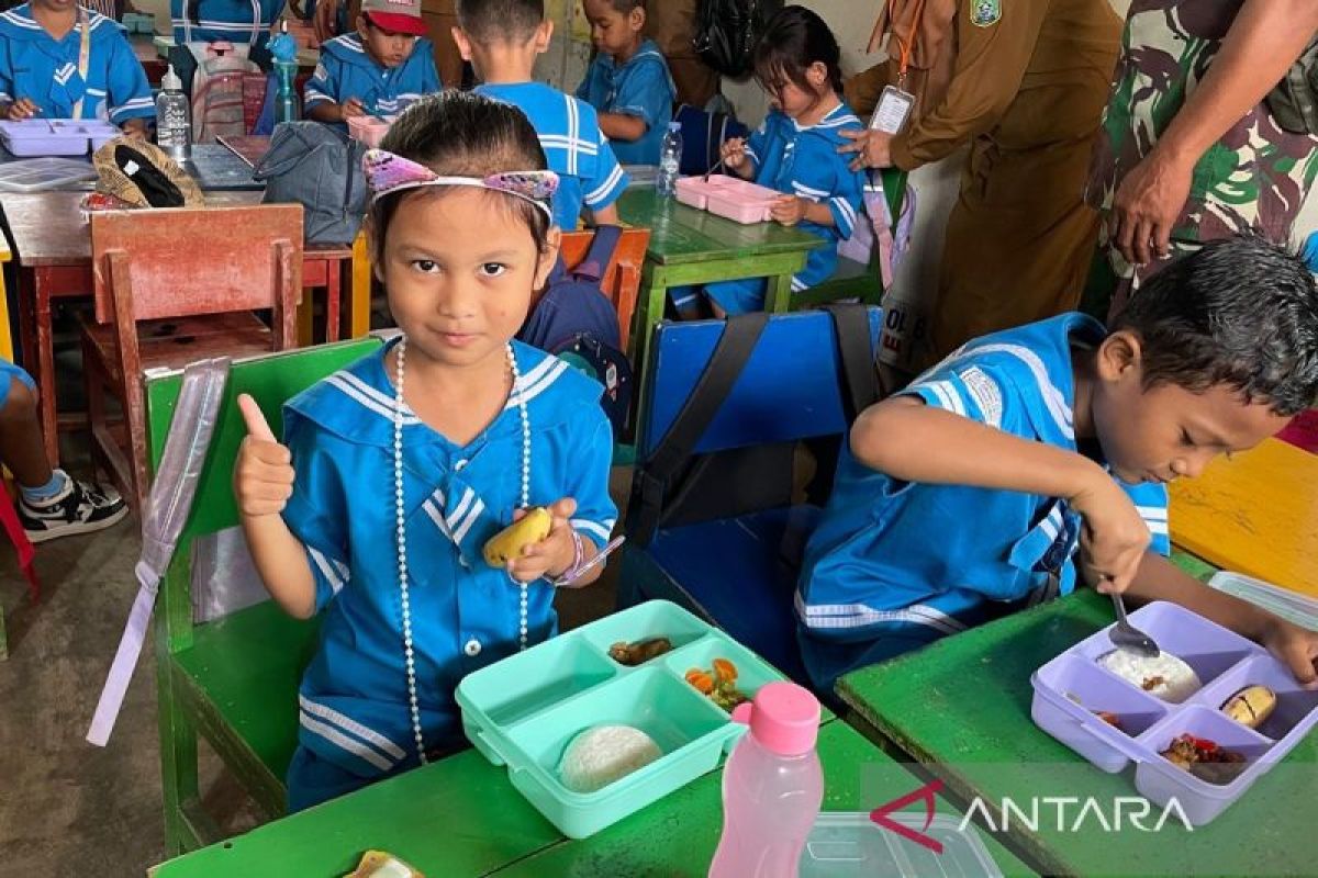 1.983 siswa di Tanah Bumbu nikmati Makan Bergizi Gratis perdana