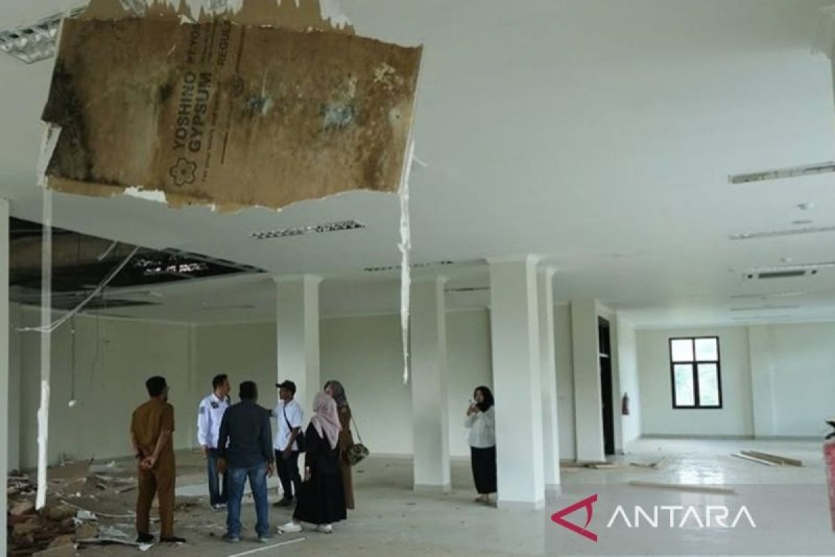 Ketua DPRD Kotabaru cek kesiapan gedung baru di komplek perkantoran Sebelimbingan