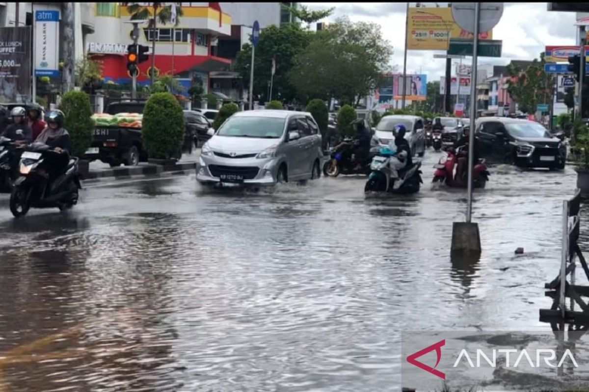 Pemkot Pontianak menyiagakan BPBD waspadai ketinggian air pasang