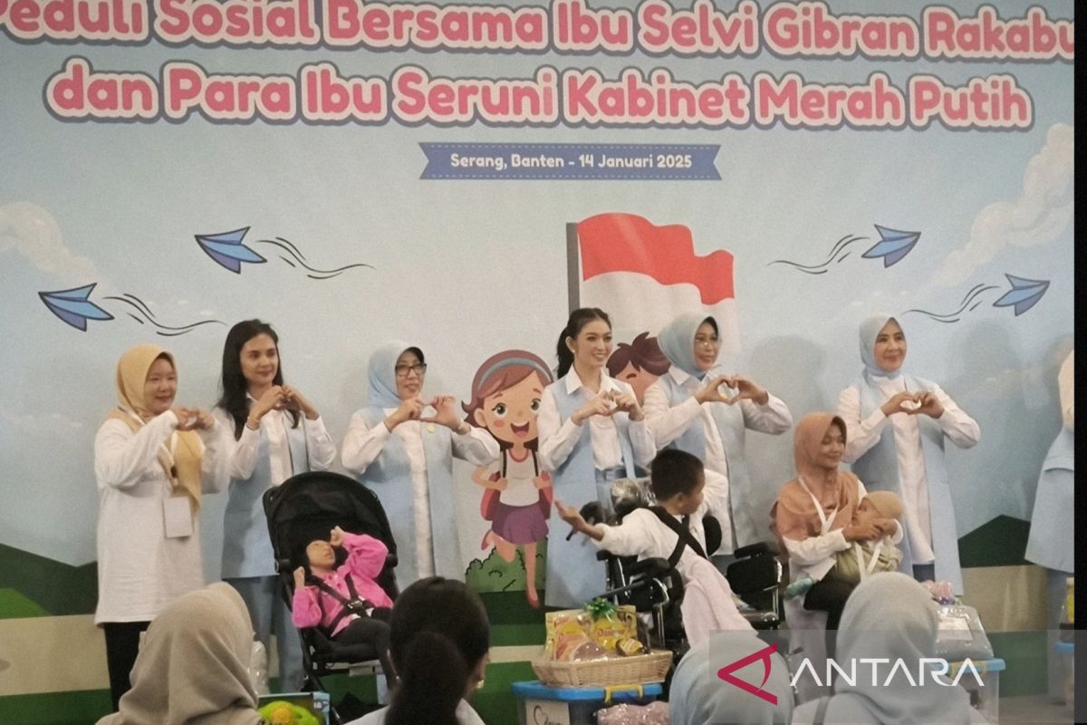 Selvi Gibran Rakabuming tinjau aksi peduli sosial Kemensos di Serang