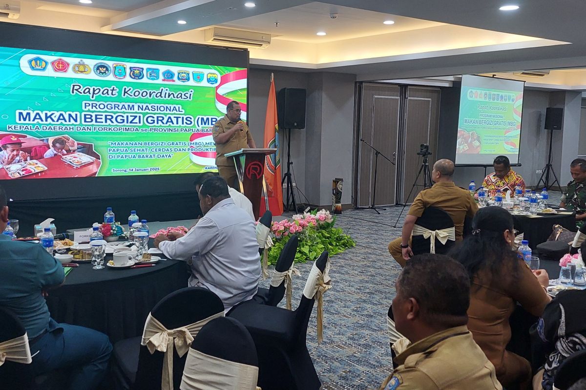 Pemerintah PBD dan bupati/wali kota bahas implementasi program MBG