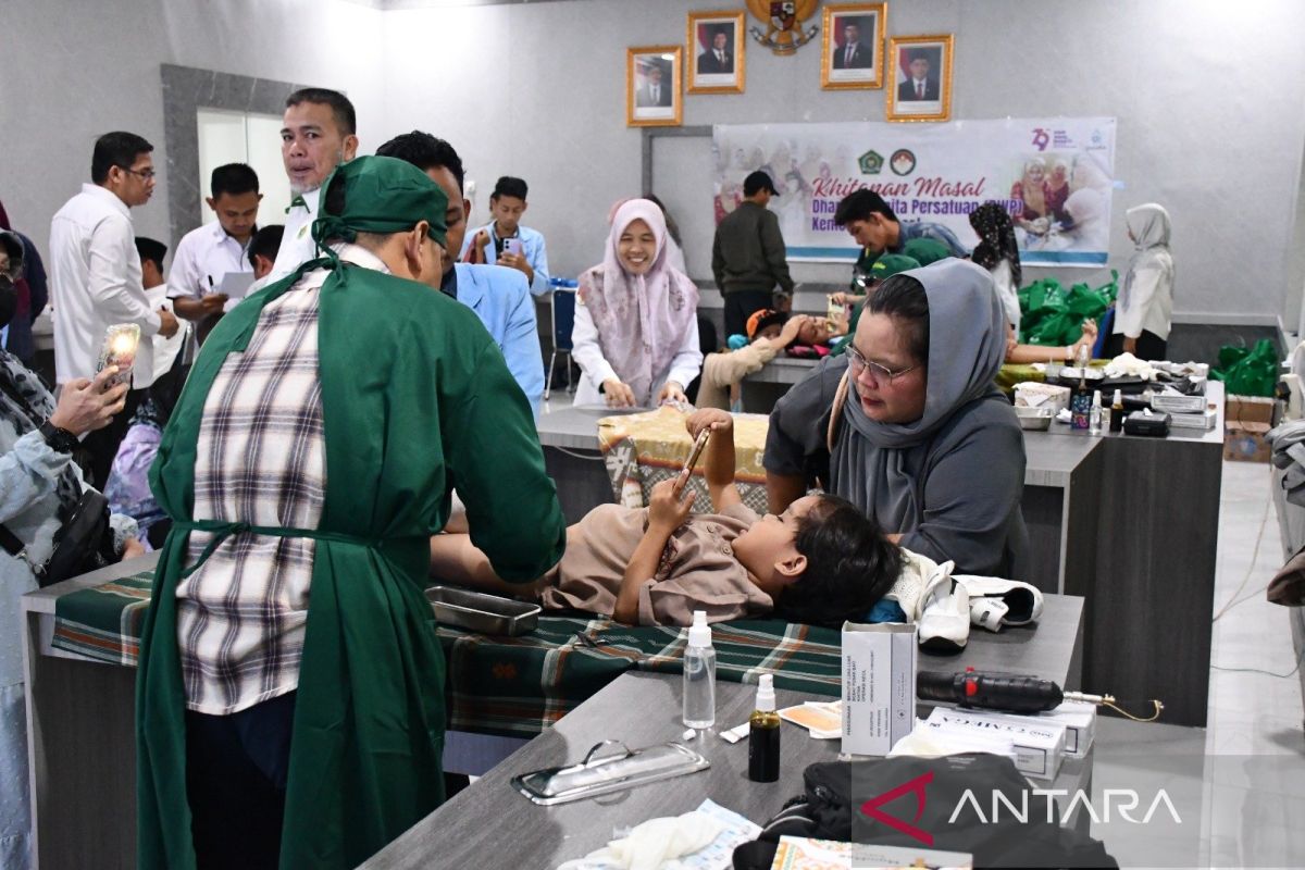 Kemenag Sumsel gelar khitan gratis bagi 100 anak  di Palembang